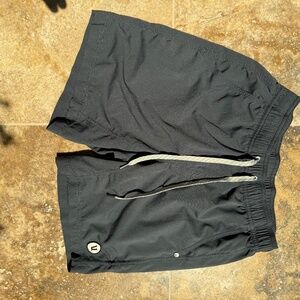Vuori Kore shorts XS dark gray euc